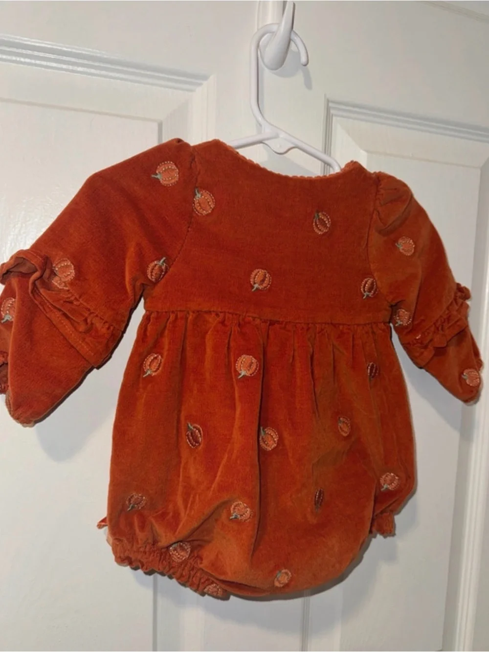 Isaac Mizrahi Orange Velvet Pumpkin Bubble Romper Size 3/6M